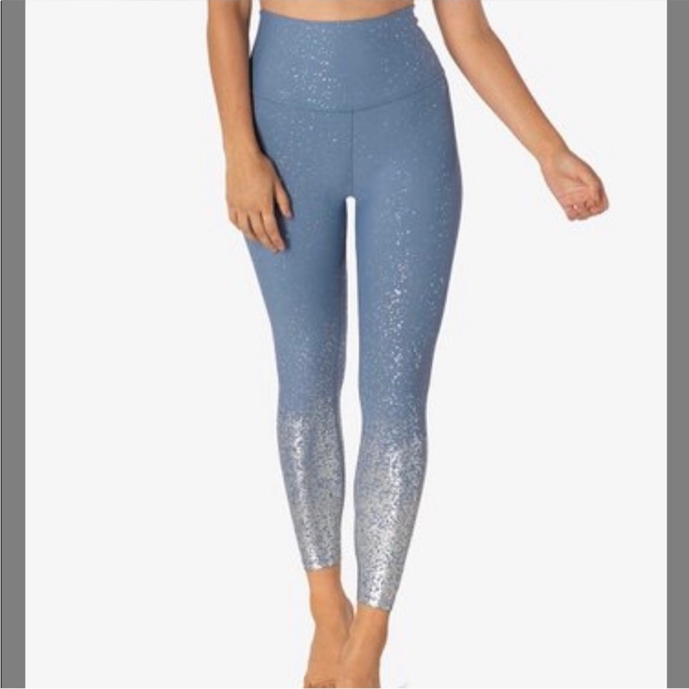 BEYOND YOGA SERENE BLUE & SILVER OMBRÉ HIGH WAISTED ALLOY MIDI LEGGINGS Sz L